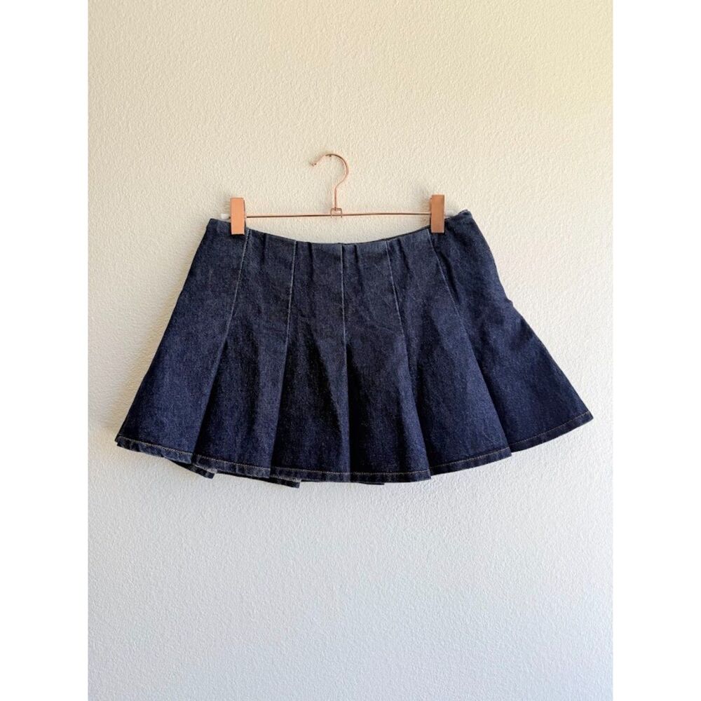 SER.O.YA Gimlet Mid Rise Mini Skirt in Rinse Wash Dark Pleated Denim size XS/S